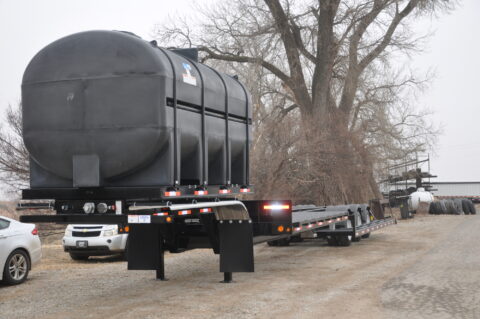 Tankchassis trailer black frontview